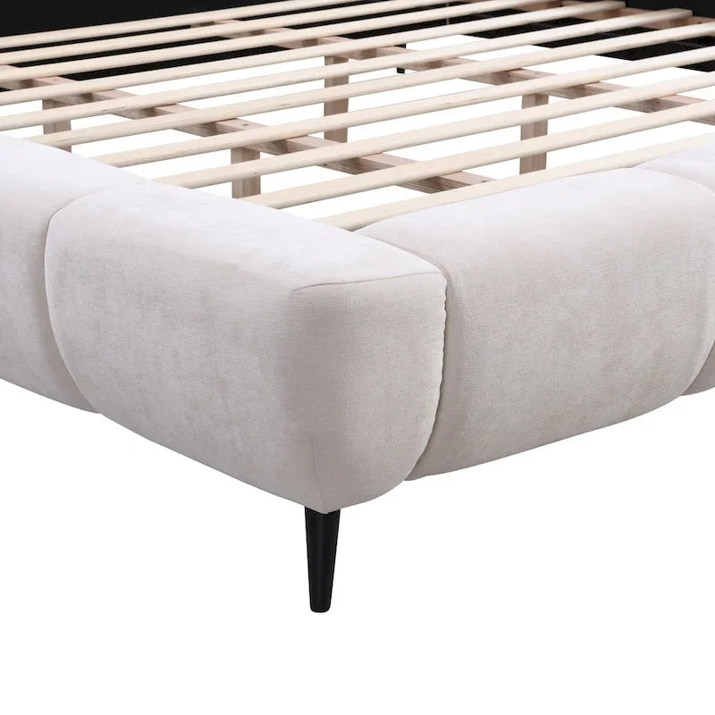 Lit plateforme King Size rembourré en forme de coquille avec tête de lit courbée en chenille beige
