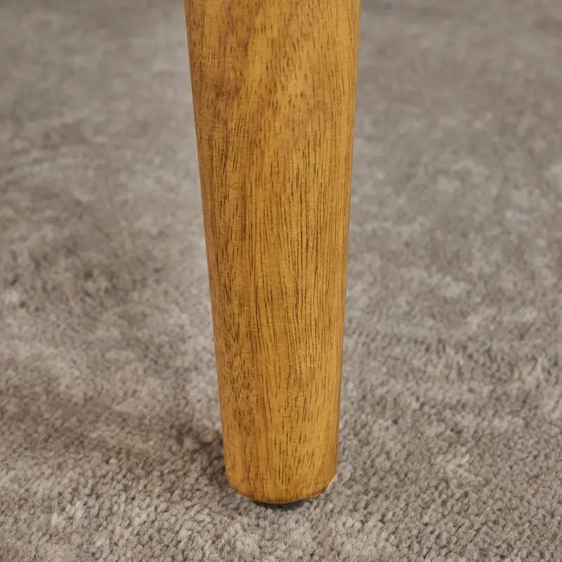 Fauteuil club moderne en velours avec pieds en bois de noyer