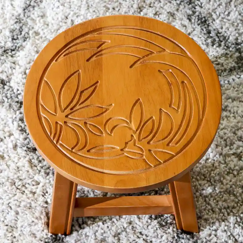 Tabouret escabeau sculpté en hévéa blanc antique à motif fantaisiste