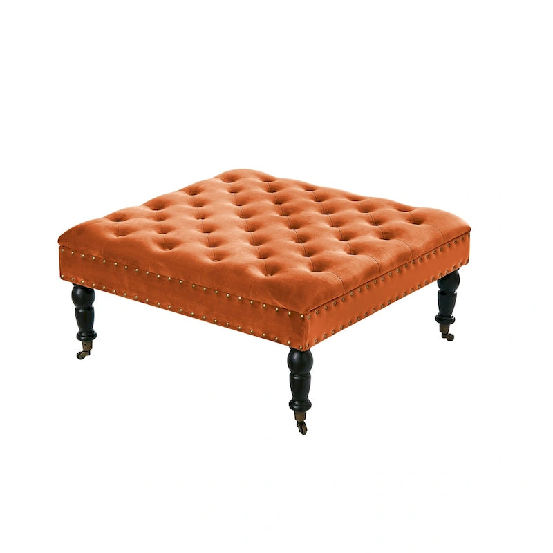 Ottoman de table basse capitonné avec garniture cloutée et roulettes