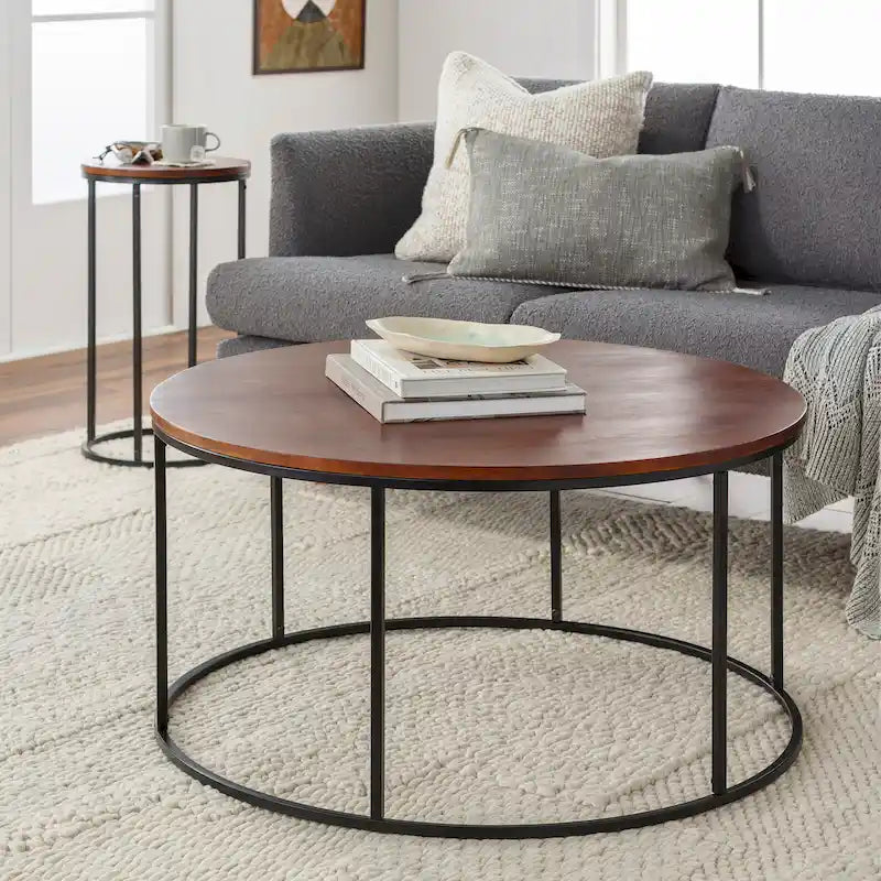 Table basse ronde en matériaux mixtes avec piètement en métal noir, plateau en bois marron