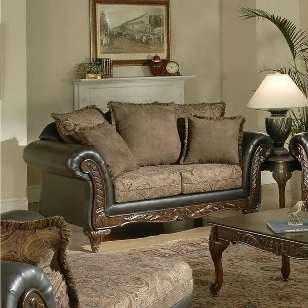 Canapé traditionnel en tissu marron bi-cast avec coussins fleuris et boiseries sculptées