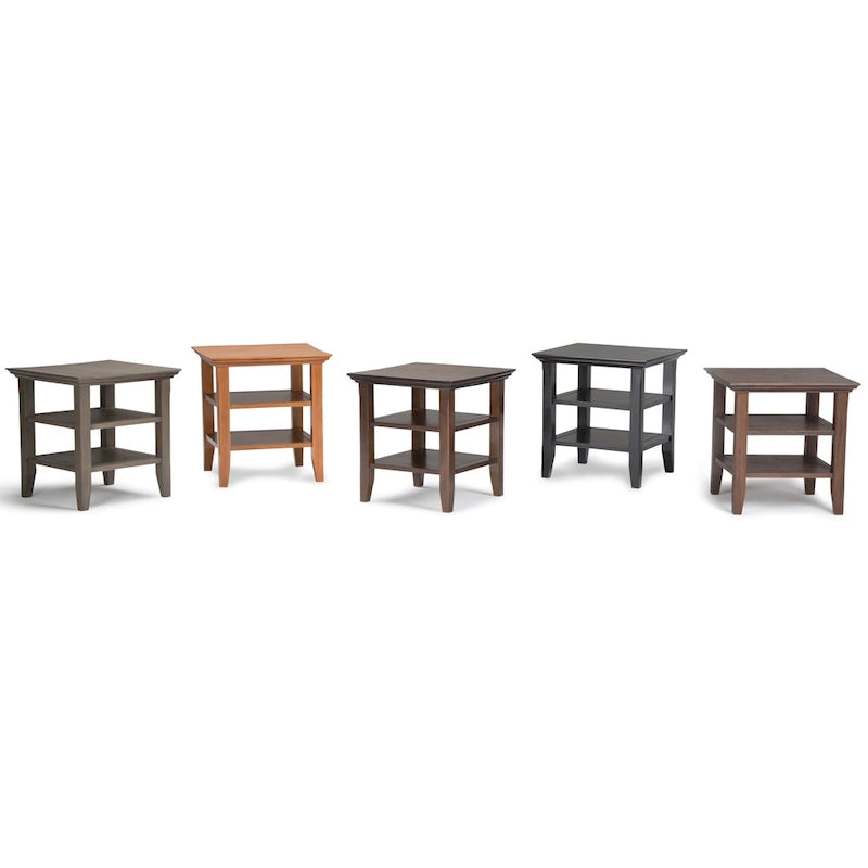 Table d'appoint carrée en bois massif avec 2 étagères ouvertes et pieds fuselés