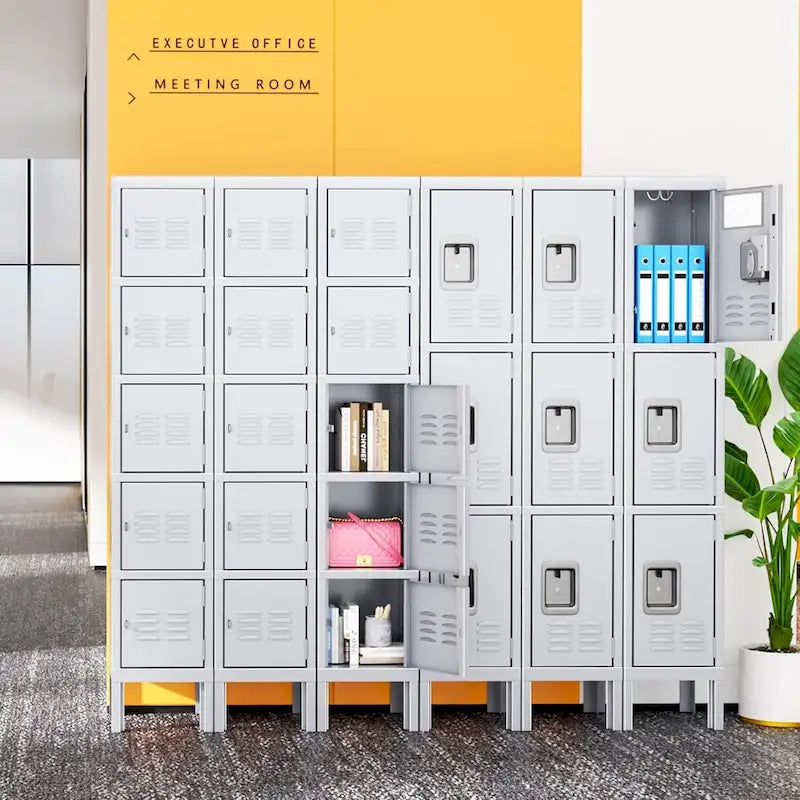 Meuble de rangement à 3 portes en métal avec moraillon gris