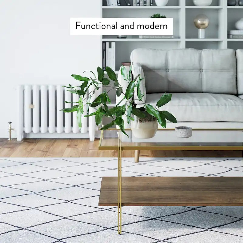 Table basse rectangulaire du milieu du siècle avec plateau en verre, pieds dorés et étagère en bois