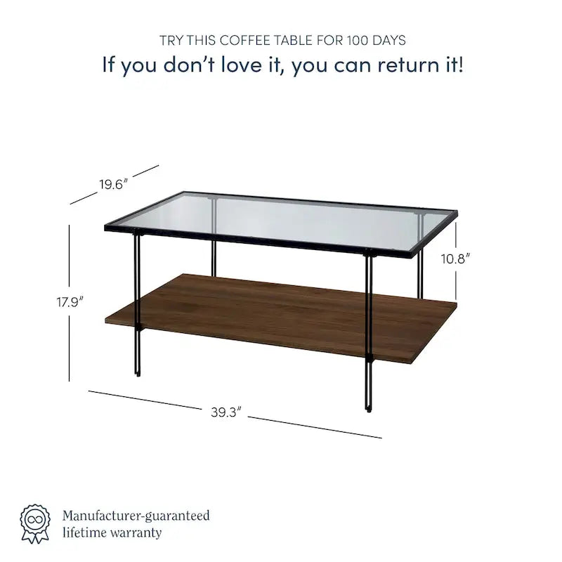 Table basse rectangulaire du milieu du siècle avec plateau en verre, pieds dorés et étagère en bois