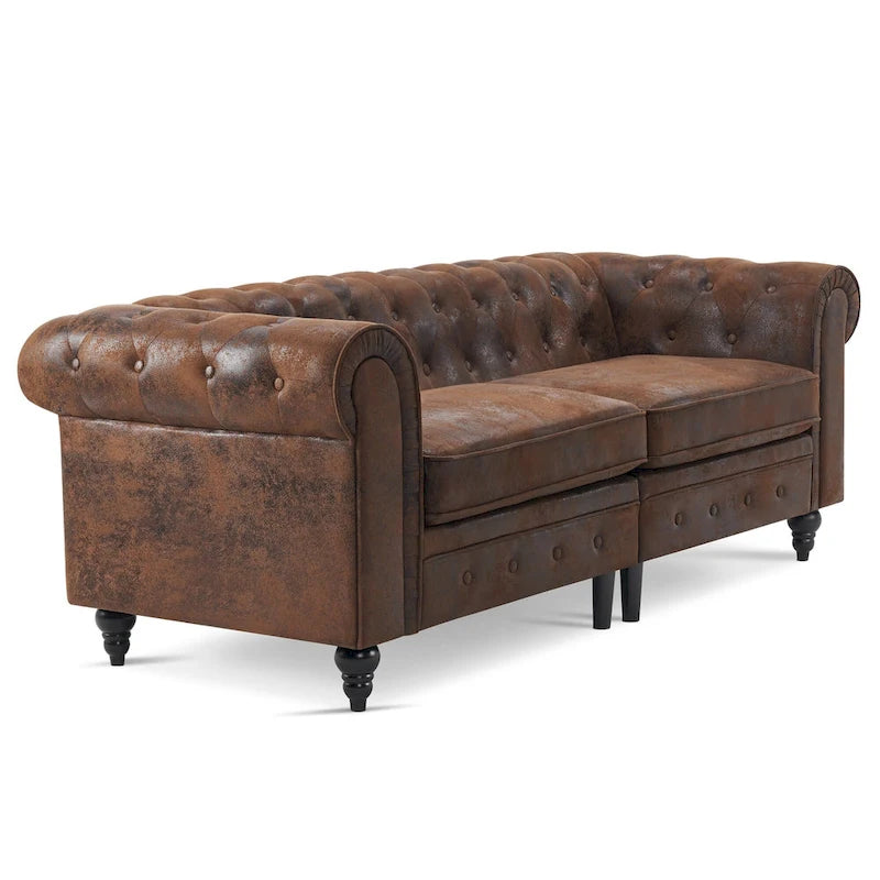 Canapé Chesterfield en velours vert avec capitonnage profond et pieds en chêne