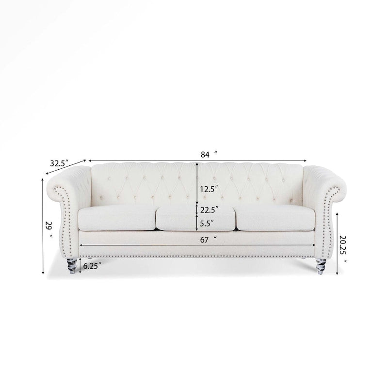 Canapé capitonné Chesterfield blanc à accoudoirs roulés, avec garniture cloutée argentée
