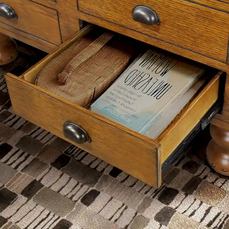 Table basse en pin massif marron antique avec tiroirs et pieds gourde