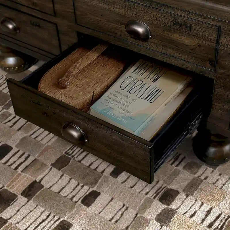 Table basse en pin massif marron antique avec tiroirs et pieds gourde