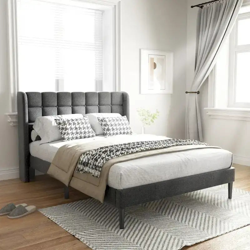Cadre de lit plateforme capitonné avec tête de lit capitonnée de couleur gris clair