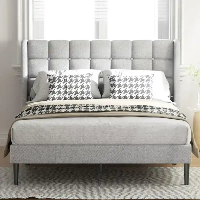Cadre de lit plateforme capitonné avec tête de lit capitonnée de couleur gris clair