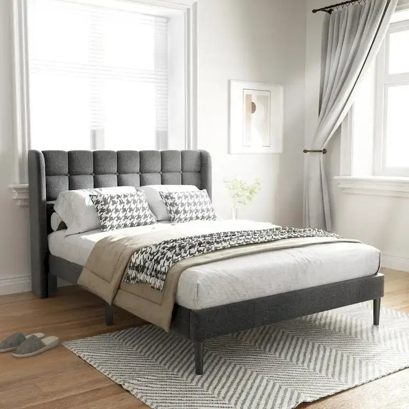 Cadre de lit plateforme capitonné avec tête de lit capitonnée de couleur gris clair