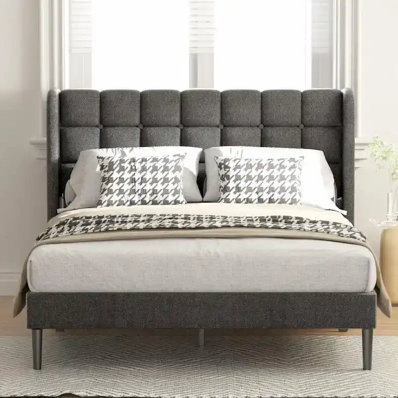 Cadre de lit plateforme capitonné avec tête de lit capitonnée de couleur gris clair